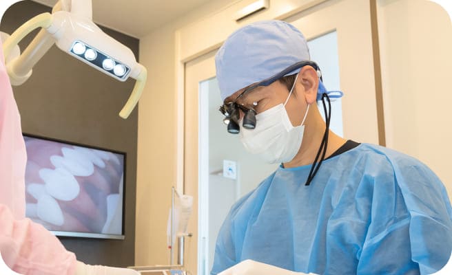 インプラント埋入手術の様子