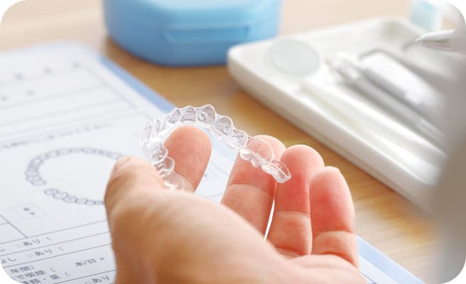 マウスピースを持っている写真