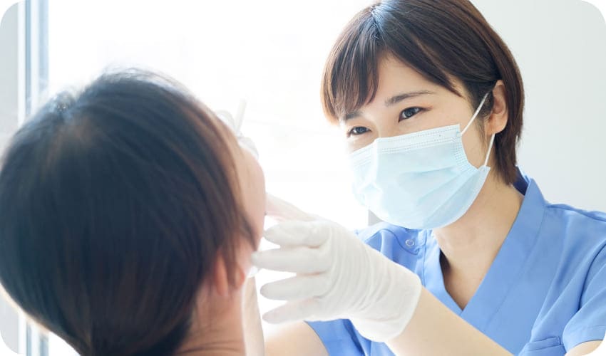 歯科衛生士による丁寧なクリーニング(PMTC)の様子