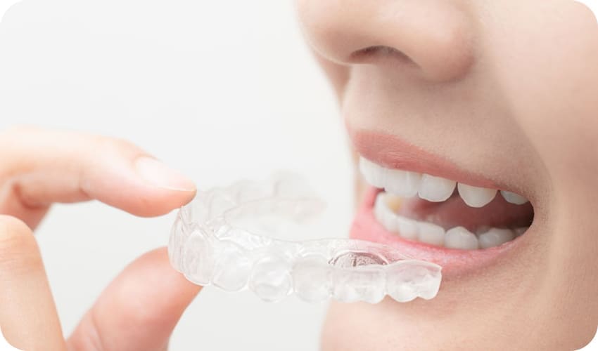 歯を見せている写真